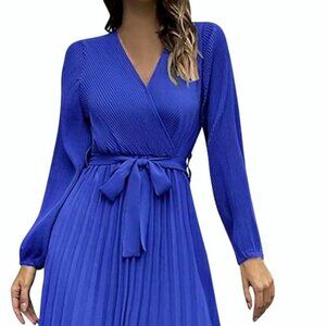 Ailetz Large V-Neck Pleated A-Line Maxi Dress
